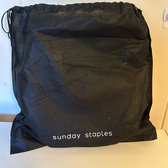 Sunday Staples Selene Crescent bag - Picture 5 of 5